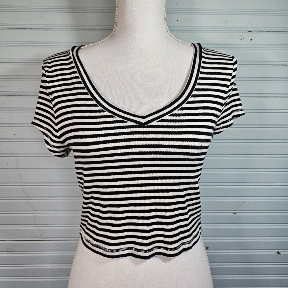 NWOT Aeropostale Black White Striped Cropped Baby Tee Women's Size L